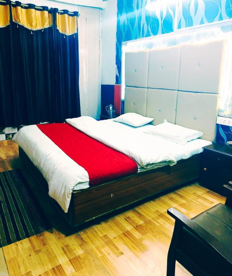 Hotel Holiday Dalhousie - Near Ghandhi Chowk Mall Road ภายนอก รูปภาพ