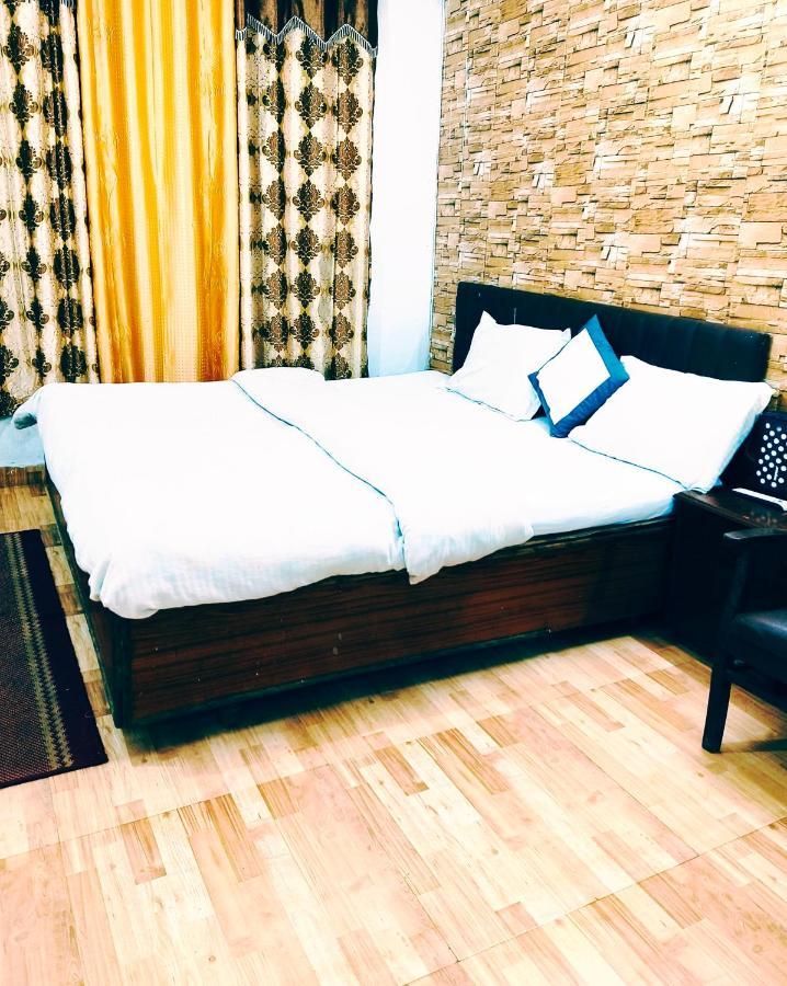 Hotel Holiday Dalhousie - Near Ghandhi Chowk Mall Road ภายนอก รูปภาพ