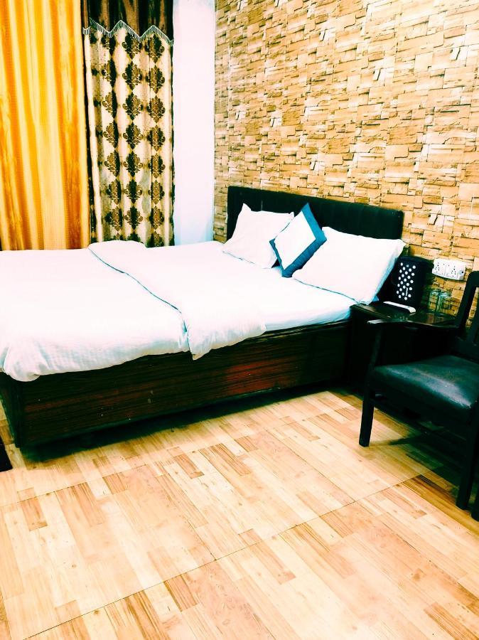 Hotel Holiday Dalhousie - Near Ghandhi Chowk Mall Road ภายนอก รูปภาพ